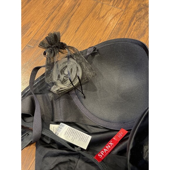 Spanx 10205R Under Wire Bodysuit Shapewear Slimming Black Size M (E-9) - Picture 8 of 8